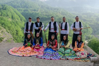نقش گردشگری در تغییر فرهنگ بومی؛ مقایسه روستاهای ماسوله و بلبر