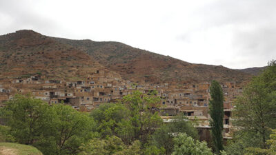 بررسی پتانسیلهای توسعه اکوتوریسم در روستای فارسیان