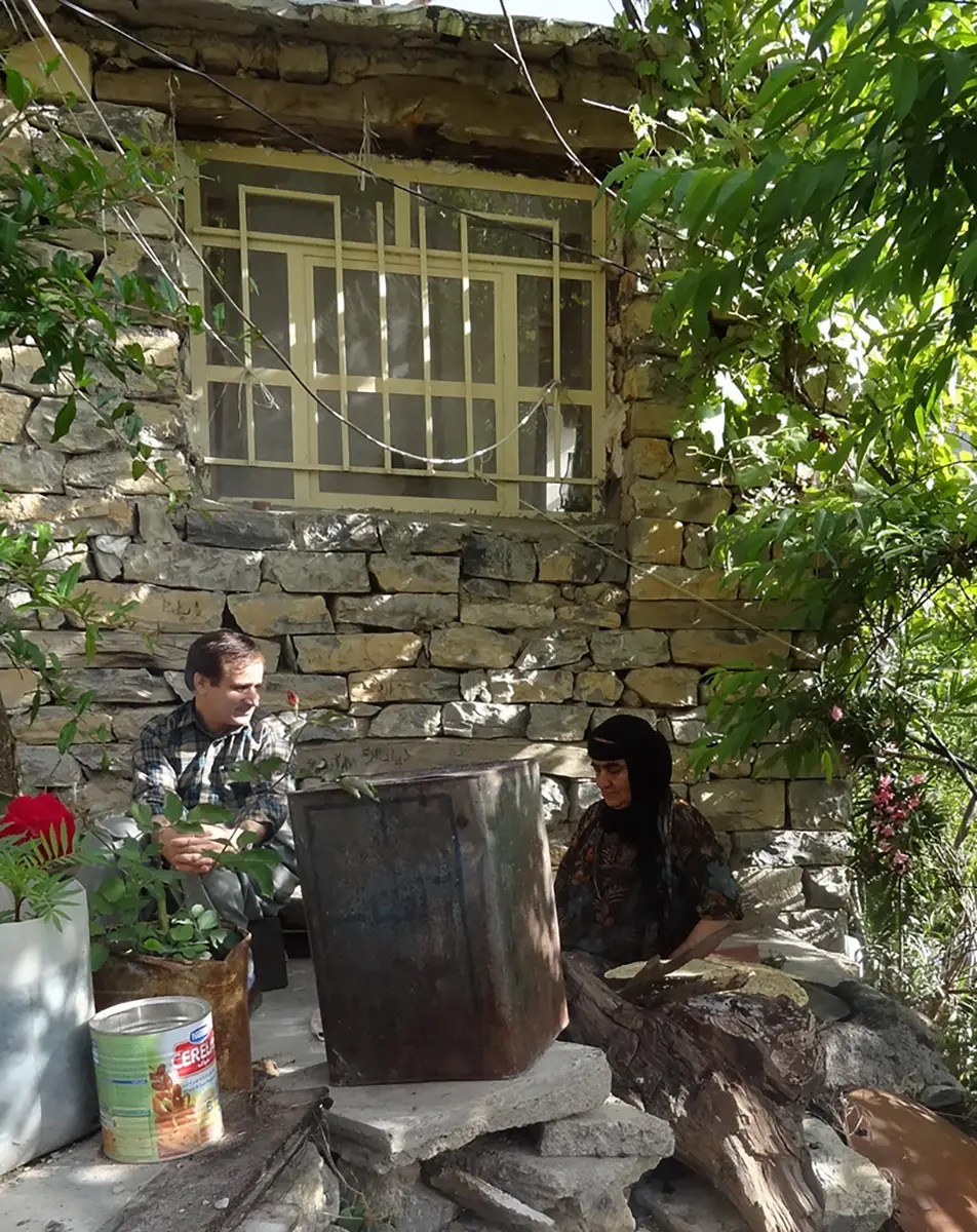 نقش گردشگری در تغییر فرهنگ بومی؛ مقایسه روستاهای ماسوله و بلبر