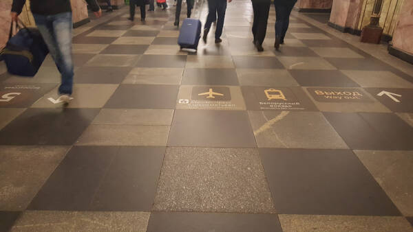علائم راهنما در متروی مسکو
