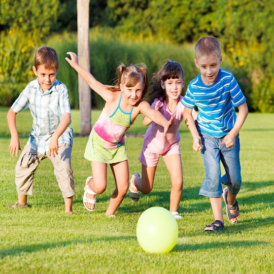 تاثیر بازی کودکان در فضای داخل و خارج از خانه بر میزان فعالیت فیزیکی آنها