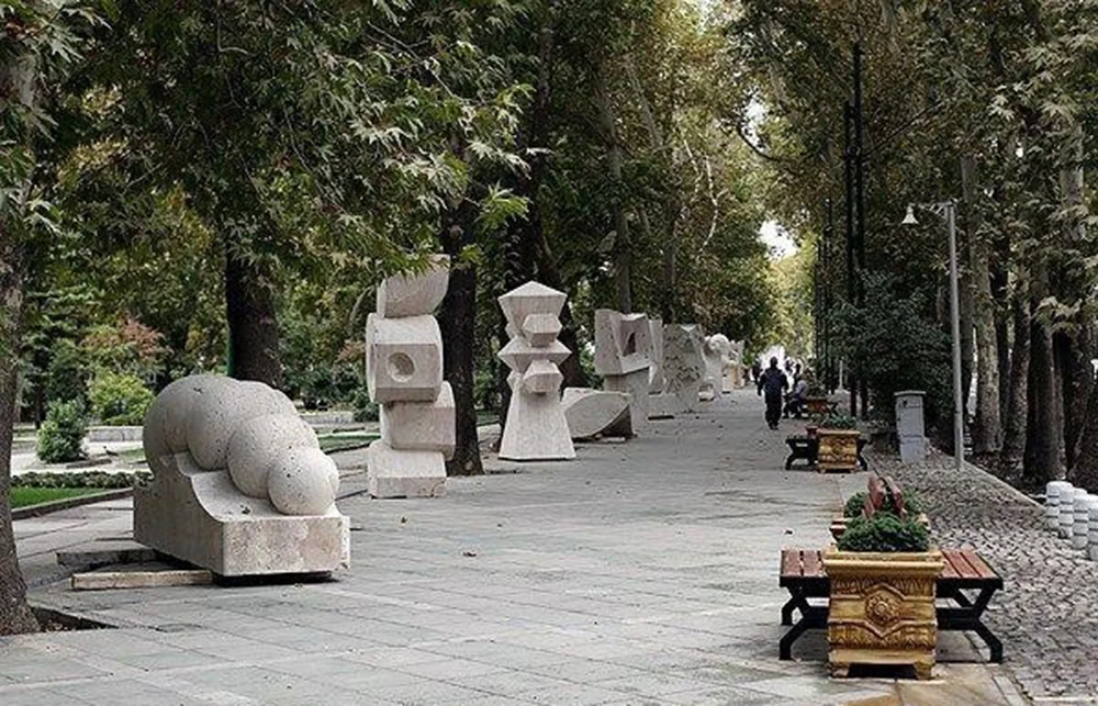 پارک ملت به مثابه تفرجگاهی در کنار هیاهوی خیابان ولیعصر