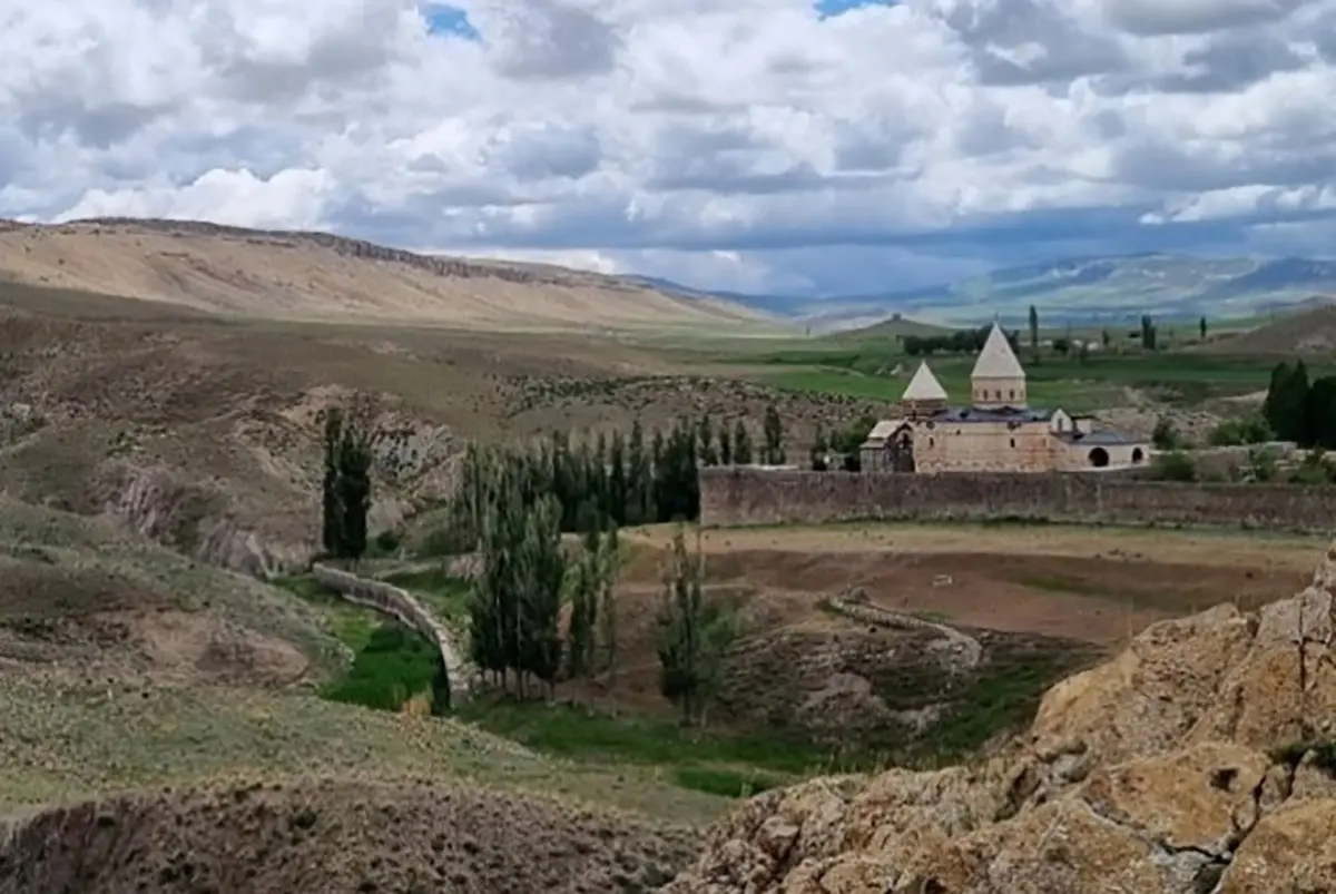 تاثیر اقلیم بر منظر مکانهای مقدس ارمنی در آذربایجان