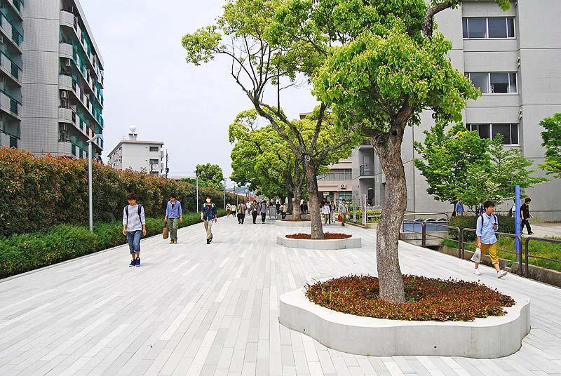 طراحی محوطه دانشگاه کیوشو سانگیو (Kyushu Sangyo) در ژاپن