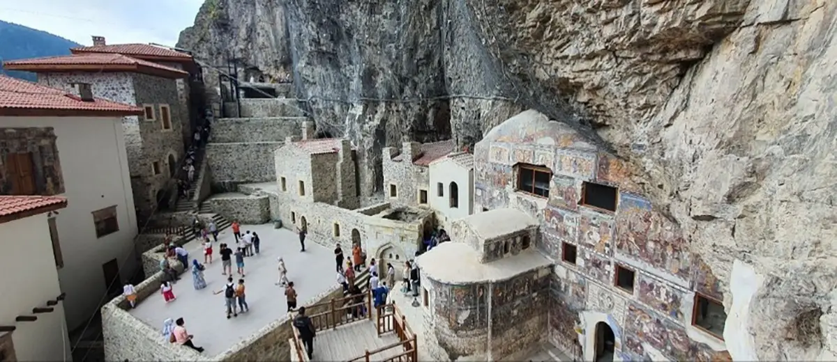 همزیستی معماری، منظر و معنا در صومعه سوملا و بستر میراث کوهستانی ماچکا