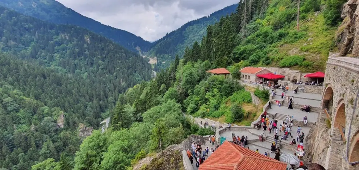 همزیستی معماری، منظر و معنا در صومعه سوملا و بستر میراث کوهستانی ماچکا