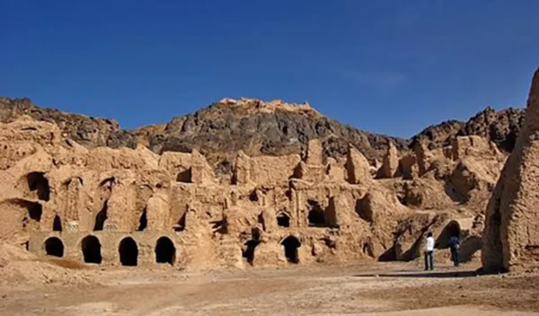 شناخت آیین و اساطیر سیستان و بلوچستان