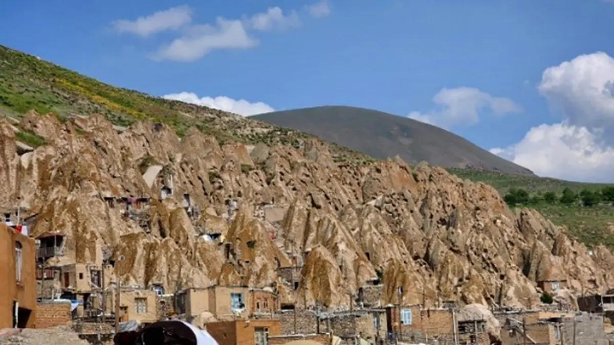 پایداری و سازگاری با محیط طبیعی در معماری منظر روستای کندوان