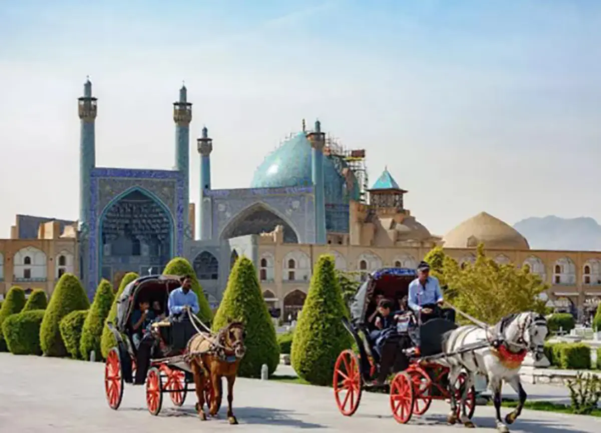 نقد طراحی منظر محدوده کلیسای سنت استپانوس جهت حفظ هویت مذهبی
